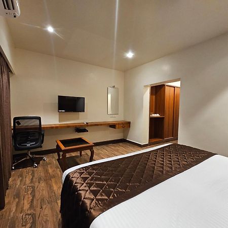 Hotel Pl Grand 加赖古迪 外观 照片