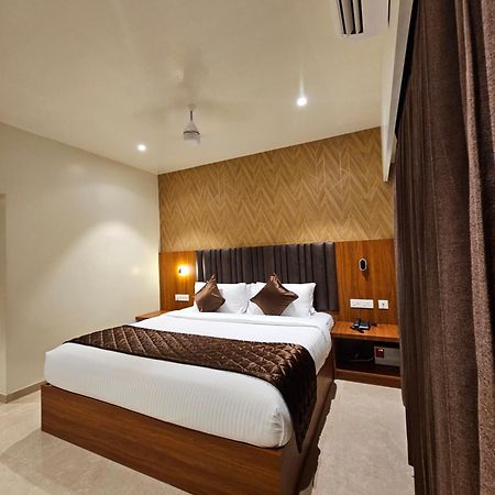 Hotel Pl Grand 加赖古迪 外观 照片