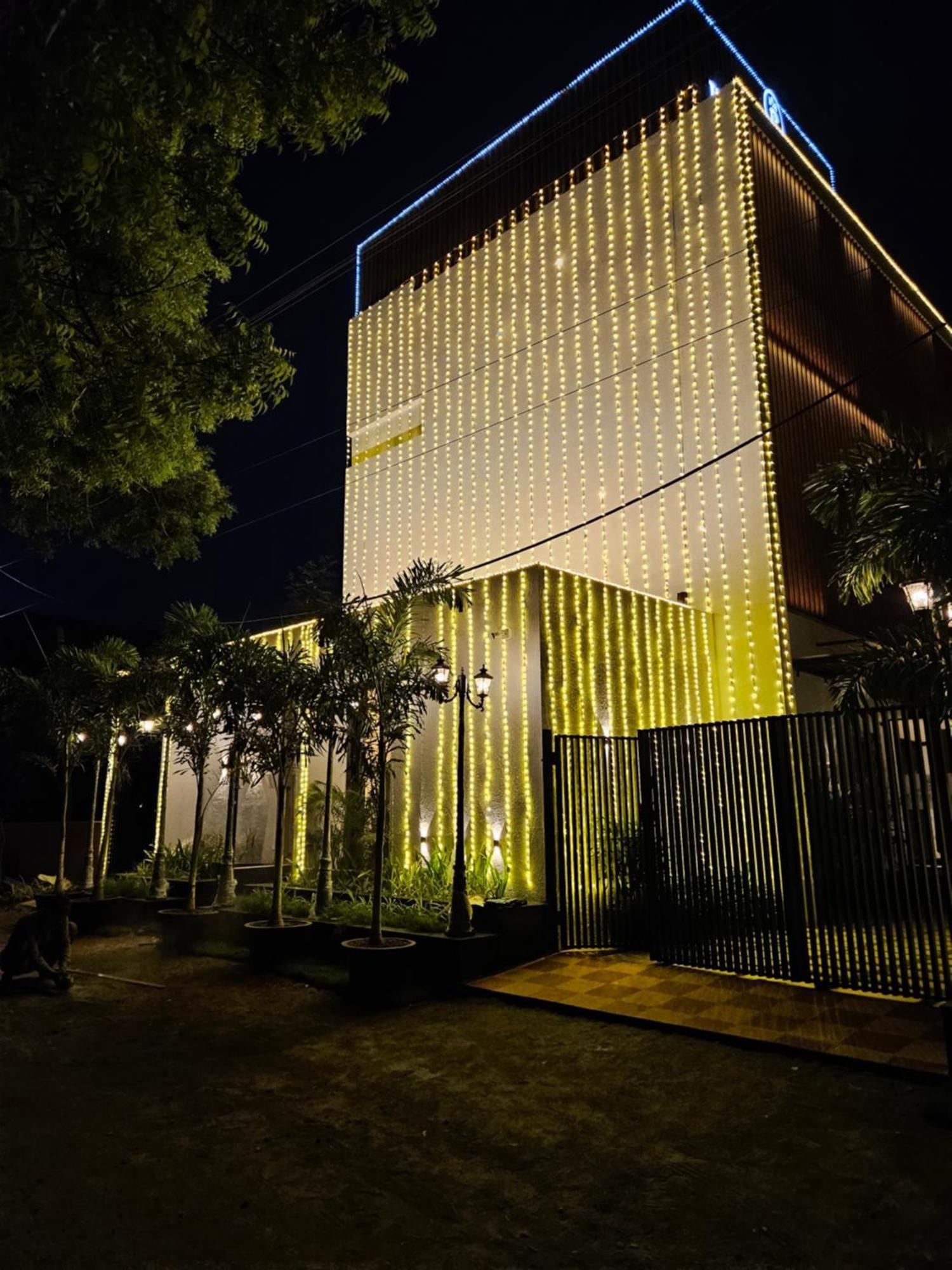 Hotel Pl Grand 加赖古迪 外观 照片