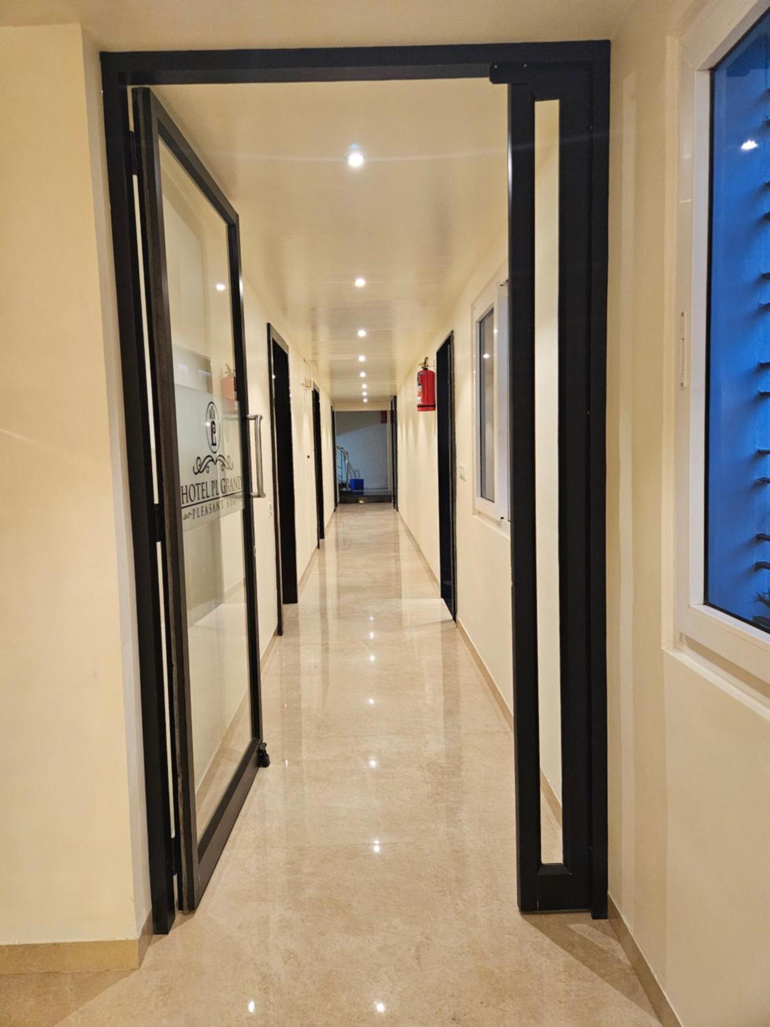 Hotel Pl Grand 加赖古迪 外观 照片