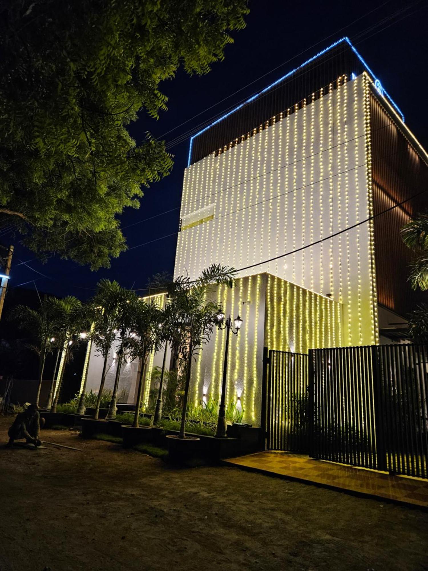 Hotel Pl Grand 加赖古迪 外观 照片