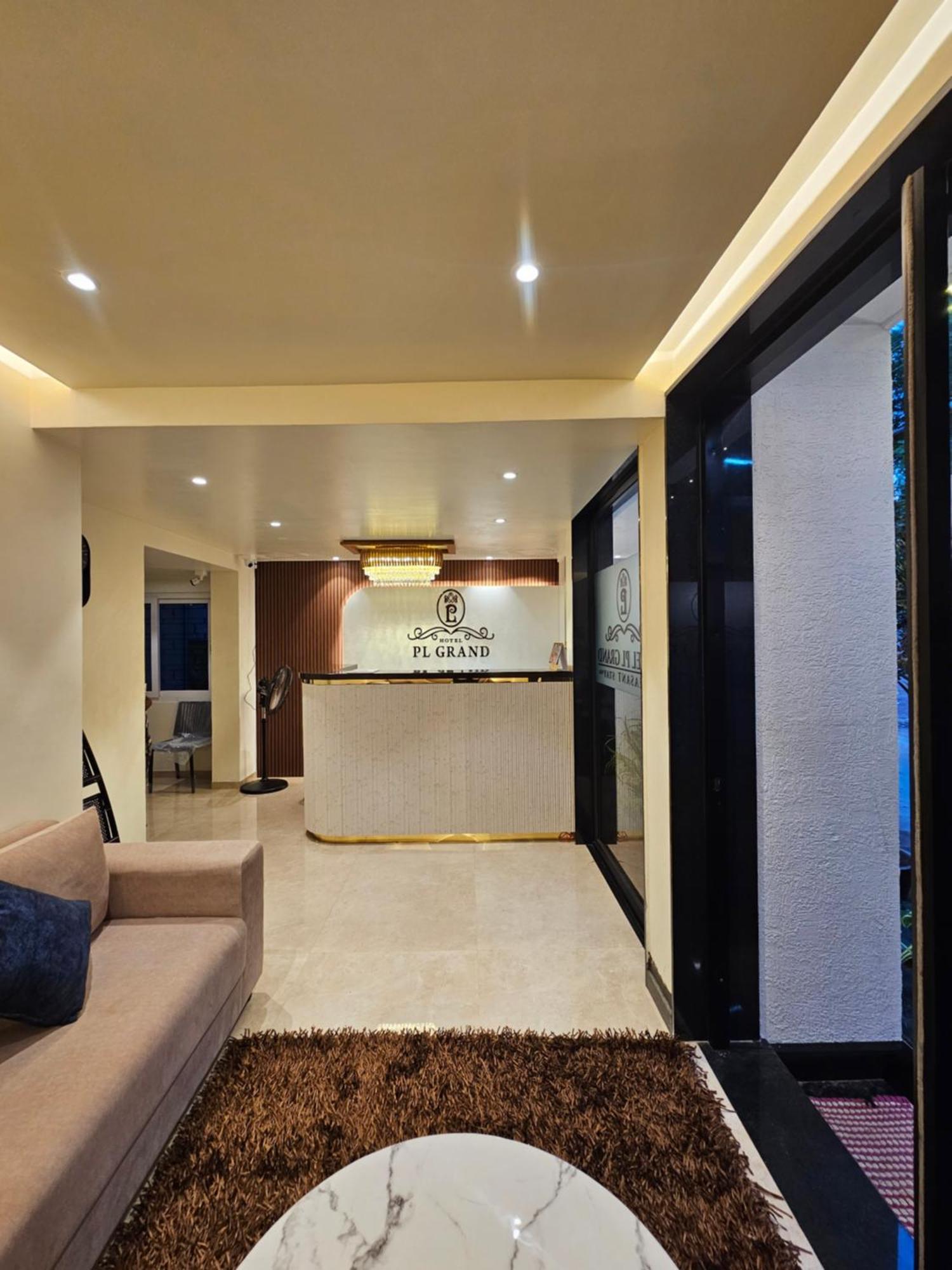 Hotel Pl Grand 加赖古迪 外观 照片