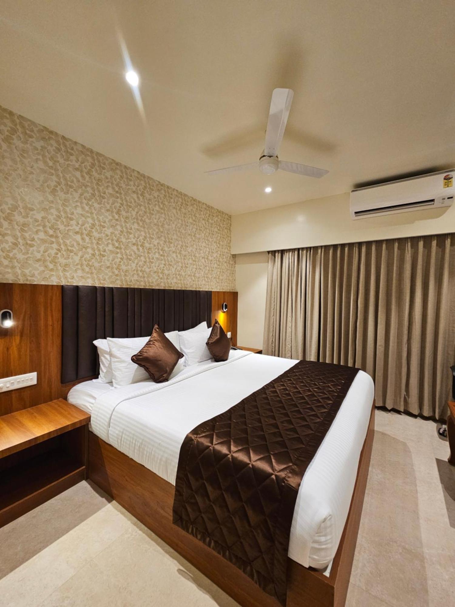 Hotel Pl Grand 加赖古迪 外观 照片