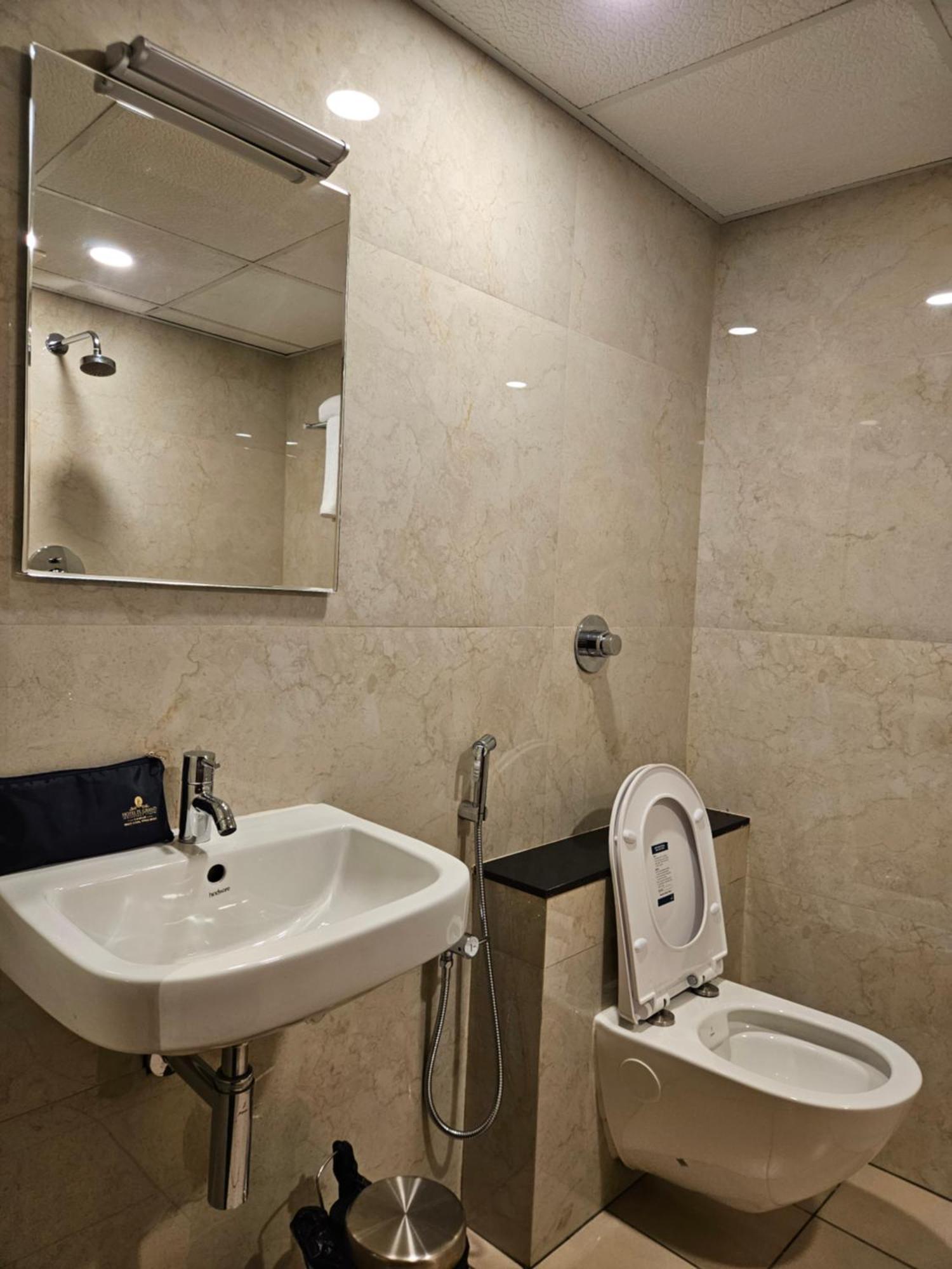 Hotel Pl Grand 加赖古迪 外观 照片