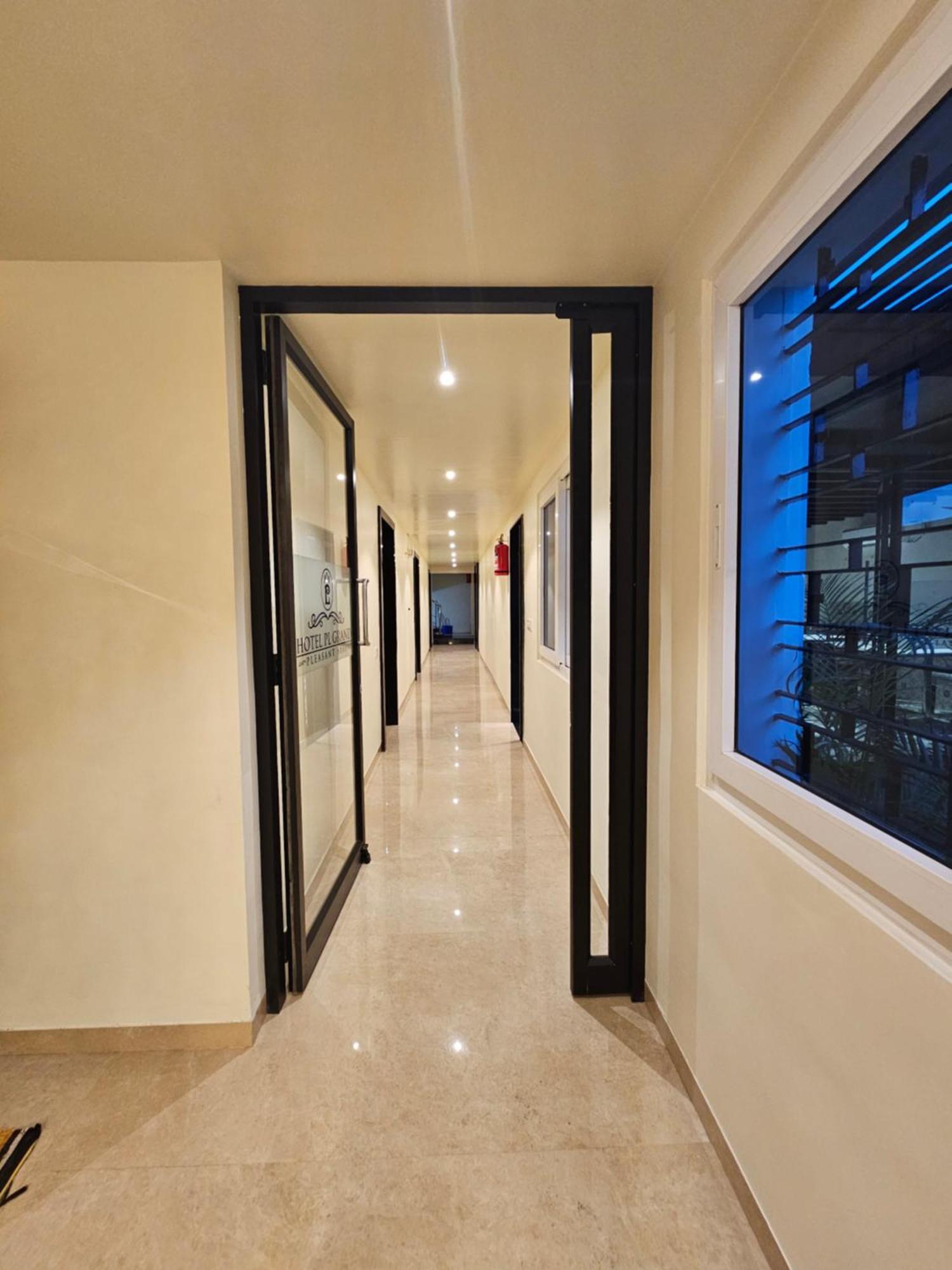 Hotel Pl Grand 加赖古迪 外观 照片