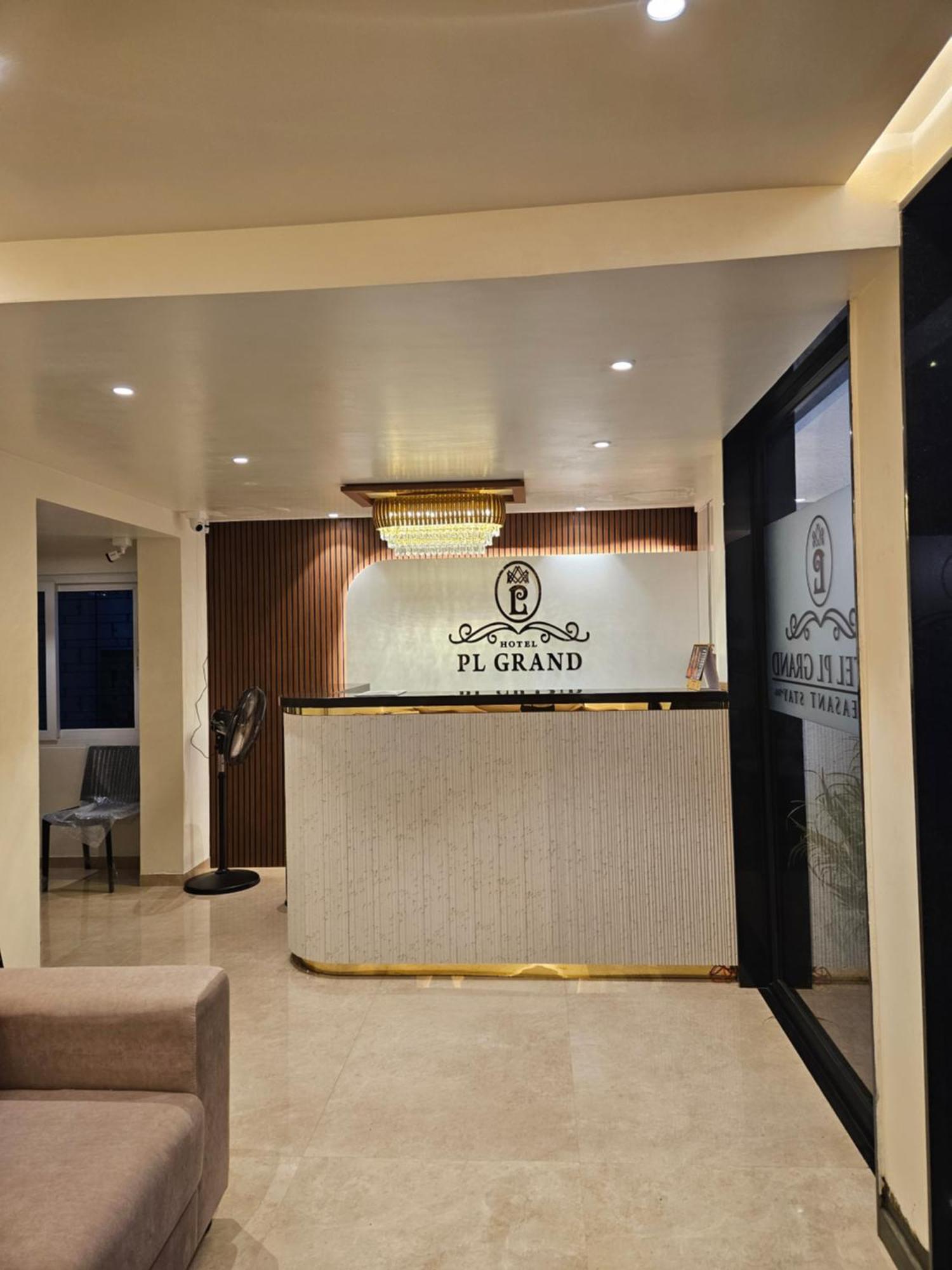 Hotel Pl Grand 加赖古迪 外观 照片