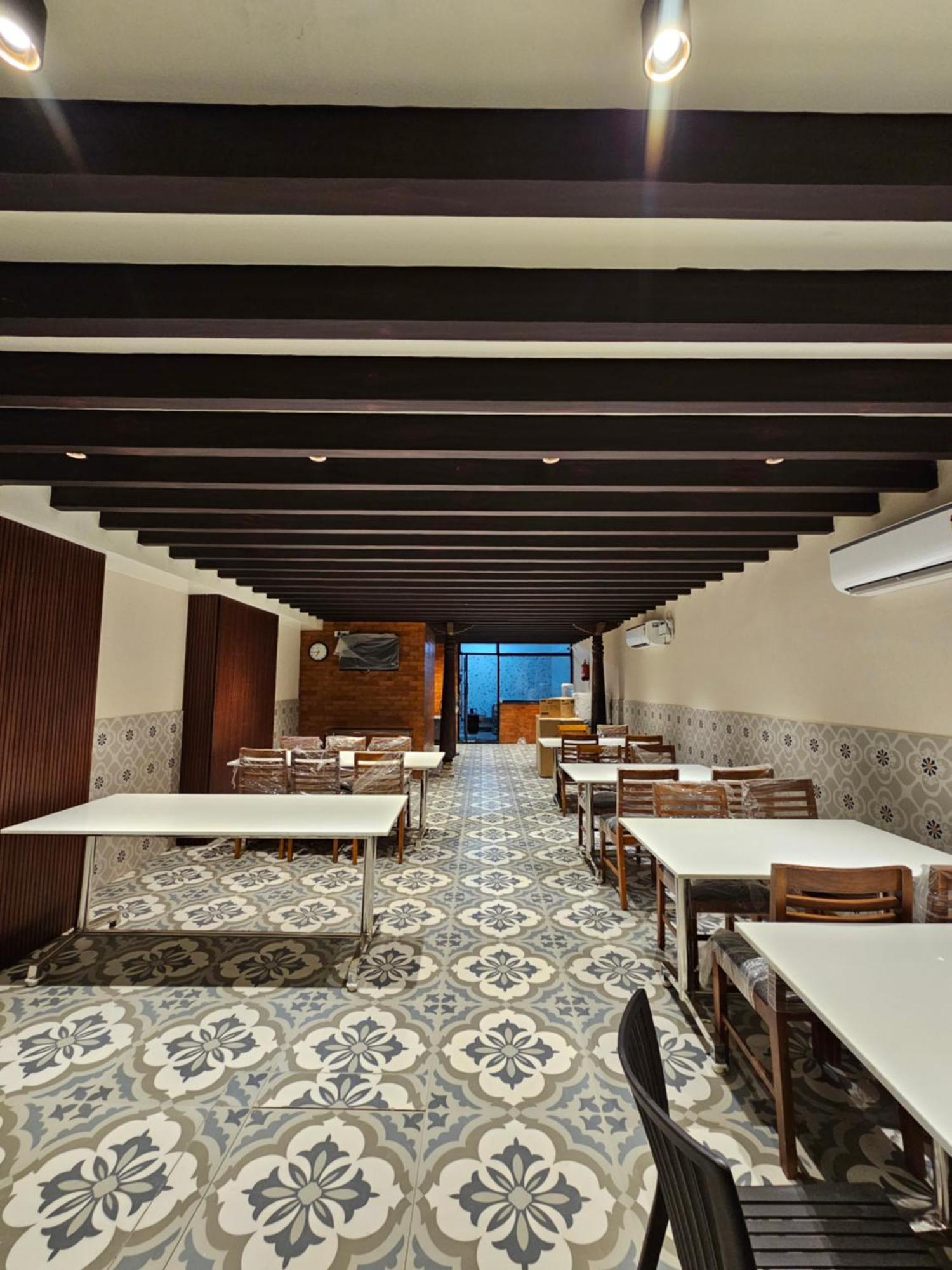 Hotel Pl Grand 加赖古迪 外观 照片