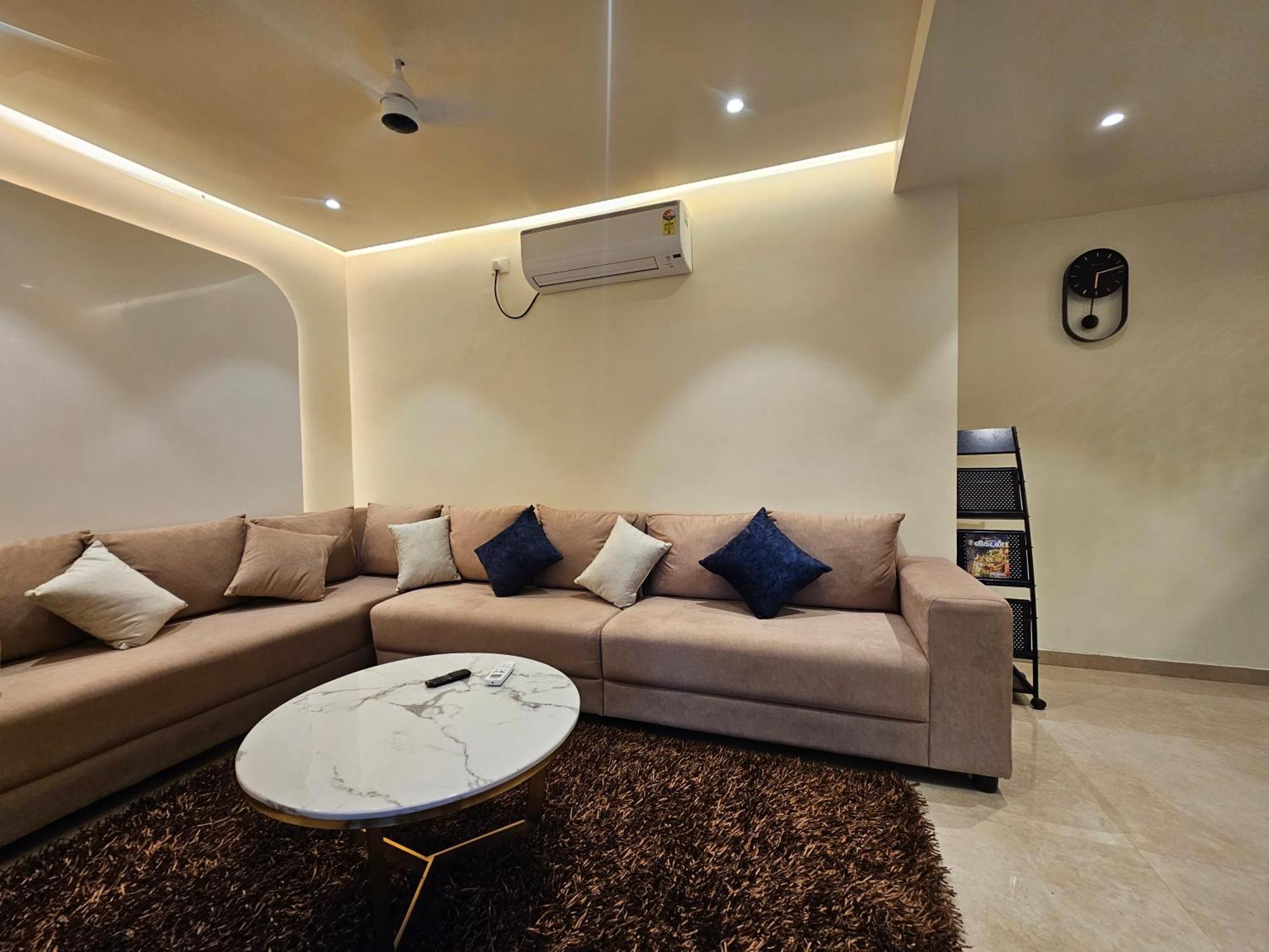 Hotel Pl Grand 加赖古迪 外观 照片